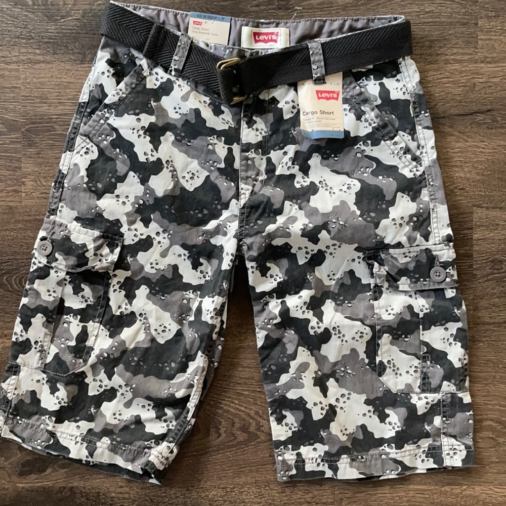 Levi Cargo Short Grey Beachnik Camo NWT Size 18 Regular W 29”